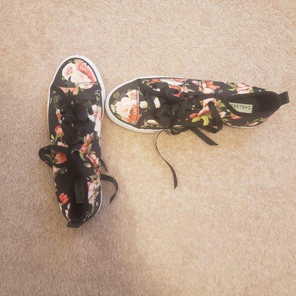 Chelsee Converse Sneakers - Picture 2 of 11